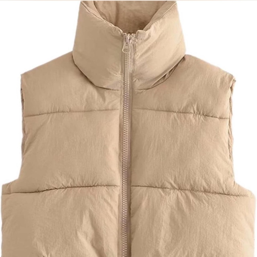 Nude cropped puffer vest. Size small